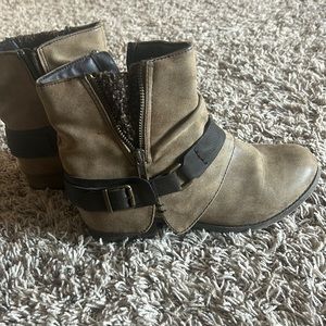Size 7.5 short brown boots hardly worn